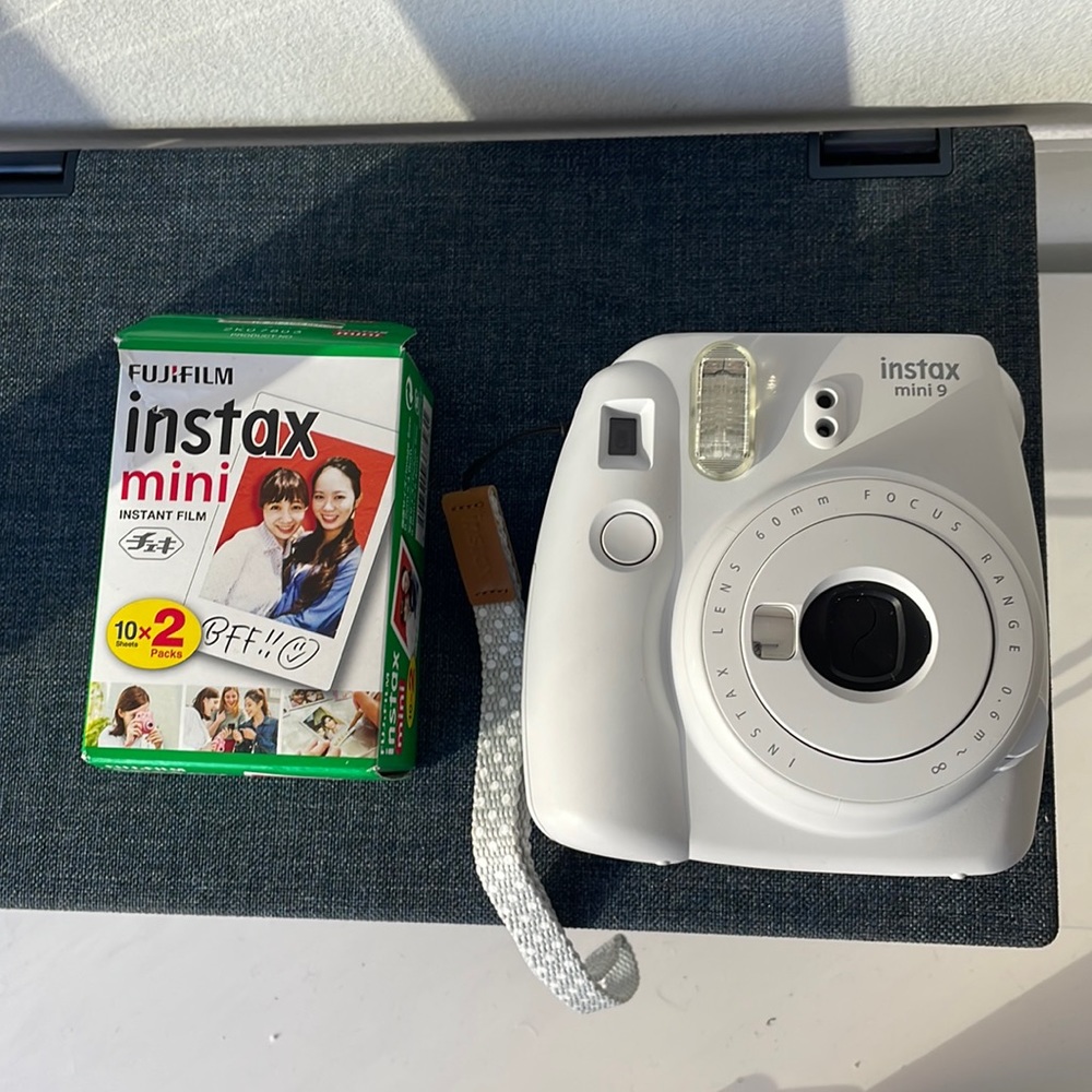 LIKE NEW Fujifilm Instax Polaroid camera (with film!)
